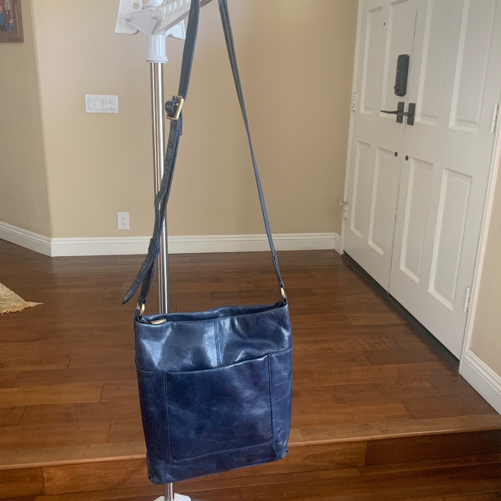 HOBO Excellent Condition Navy Polished Leather Shoulder/Crossbody Handbag
